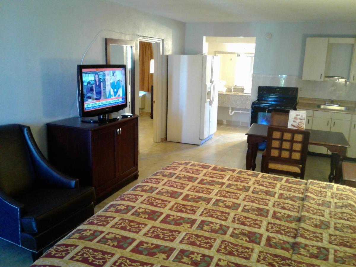 | Express Inn & Suites - 5 Miles from St Petersburg Clearwater Airport