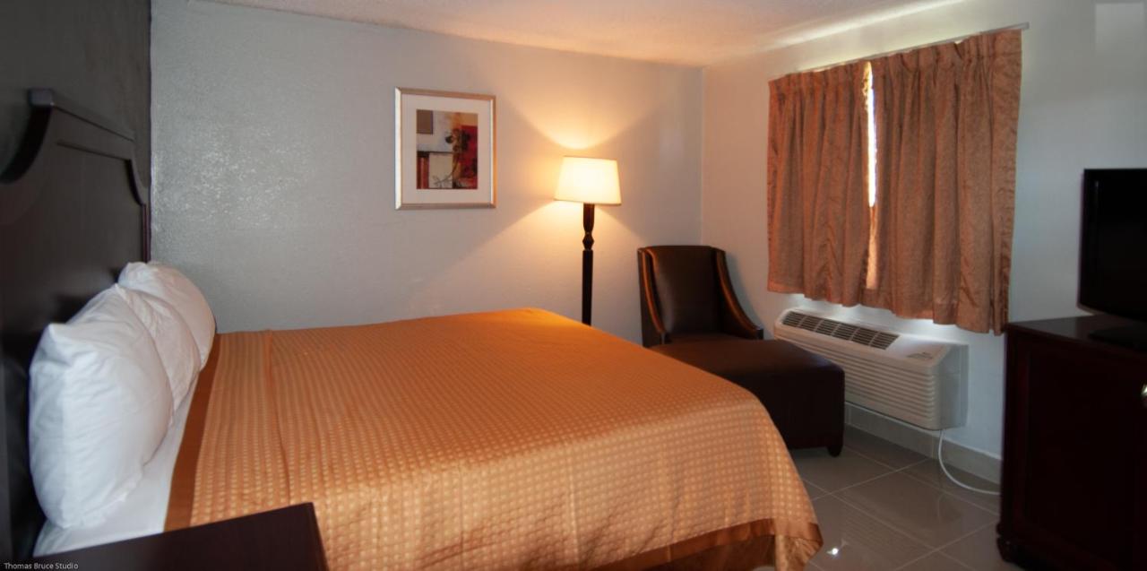 | Express Inn & Suites - 5 Miles from St Petersburg Clearwater Airport