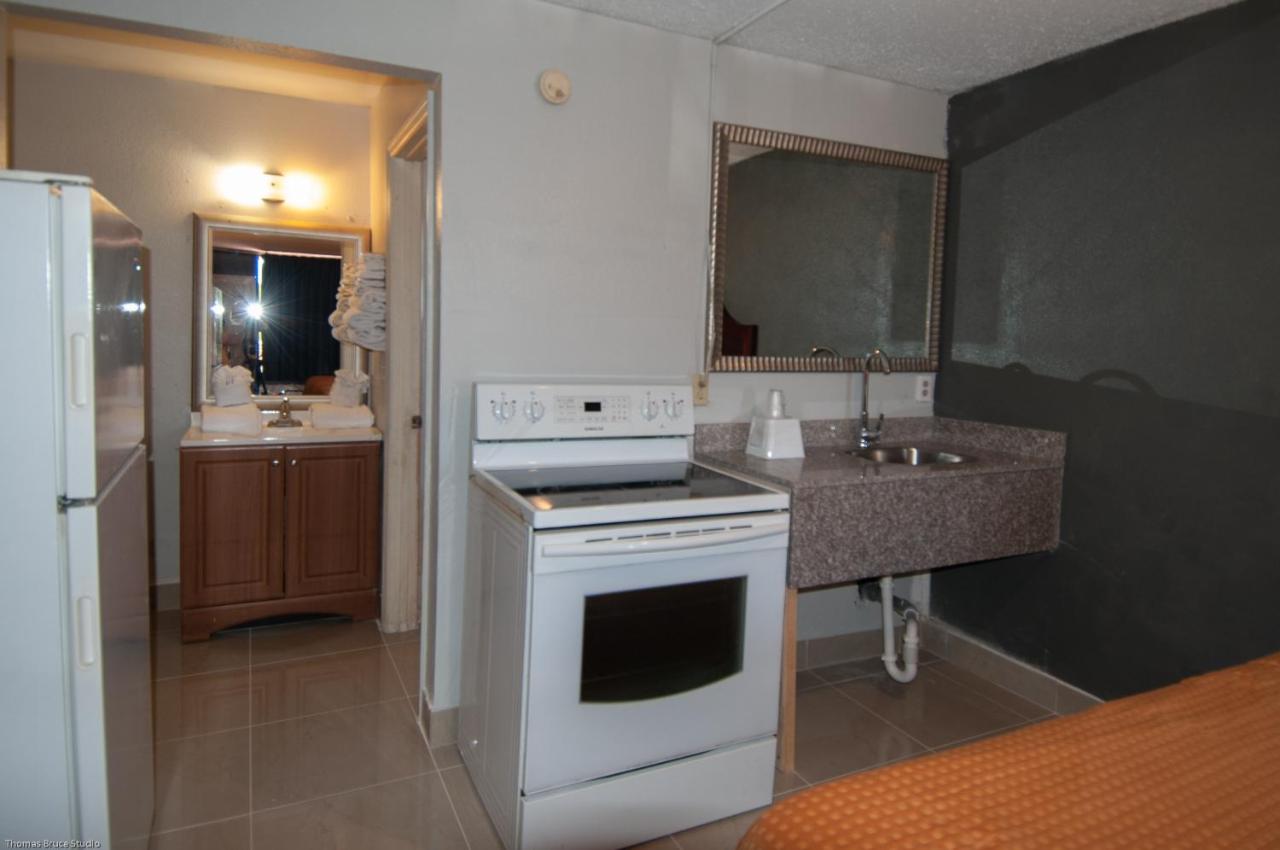 | Express Inn & Suites - 5 Miles from St Petersburg Clearwater Airport