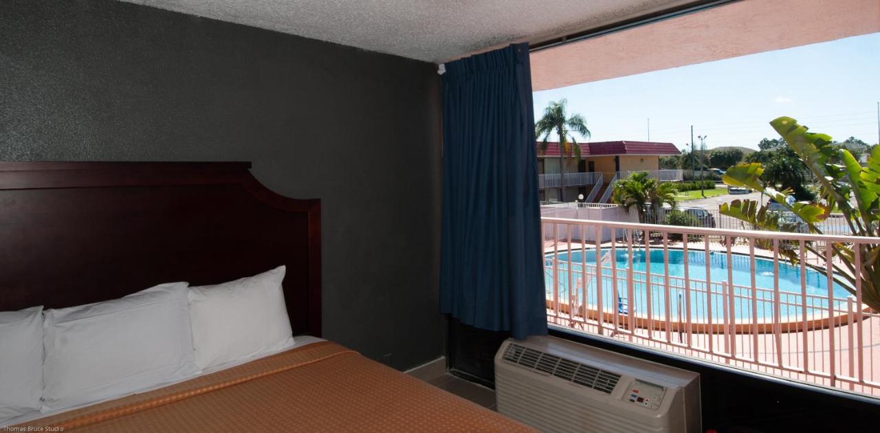 | Express Inn & Suites - 5 Miles from St Petersburg Clearwater Airport