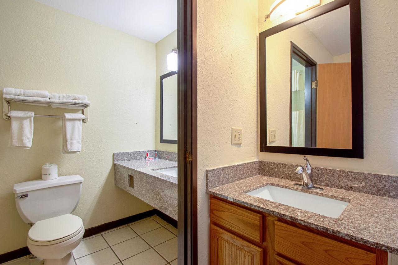 Queen Room with Two Queen Beds - Non-Smoking at Econo Lodge Inn & Suites Wisconsin Dells