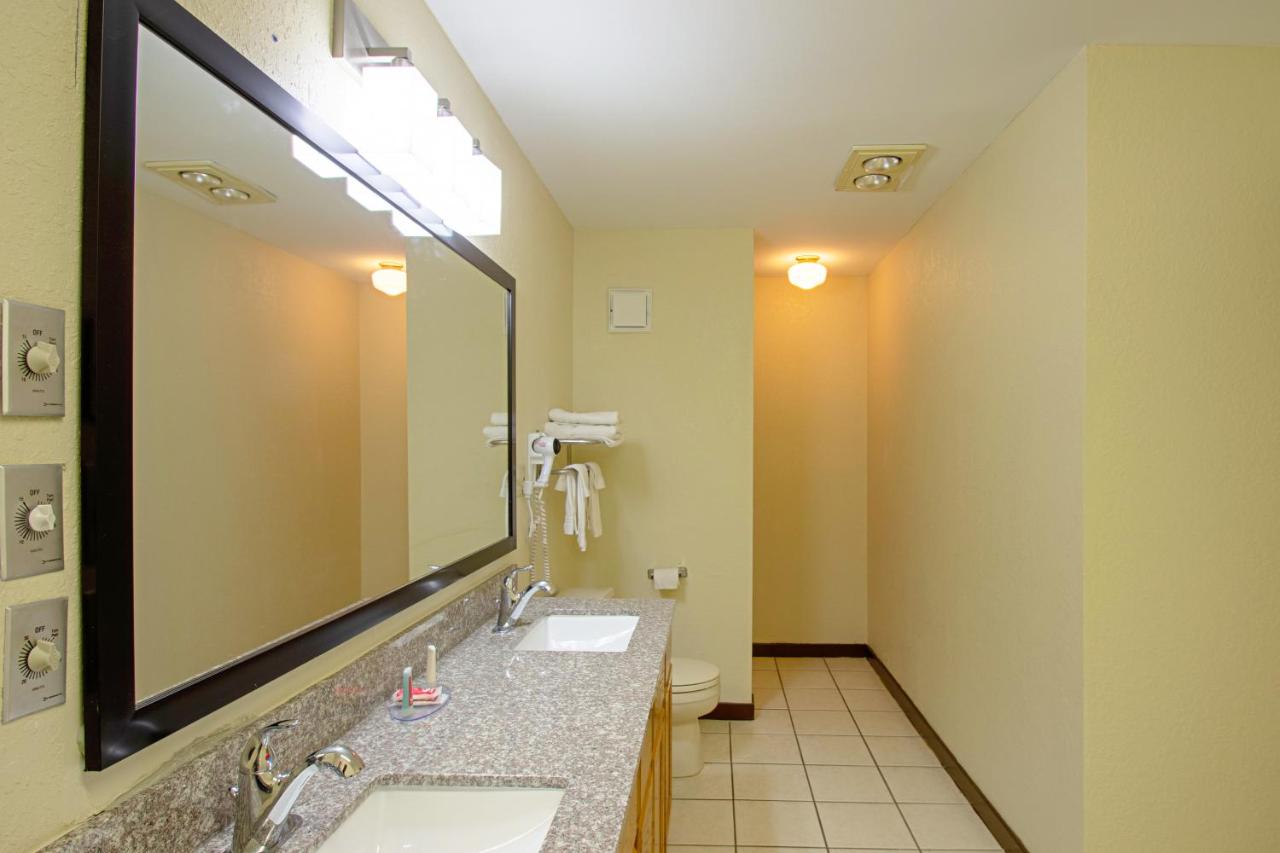 Room #113249523 at Econo Lodge Inn & Suites Wisconsin Dells