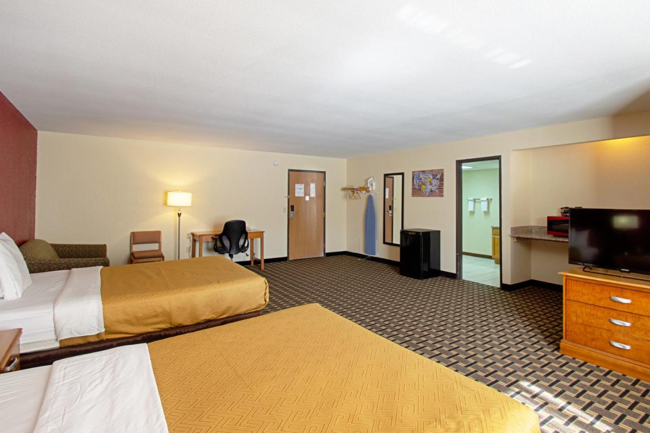 Room #113249523 at Econo Lodge Inn & Suites Wisconsin Dells
