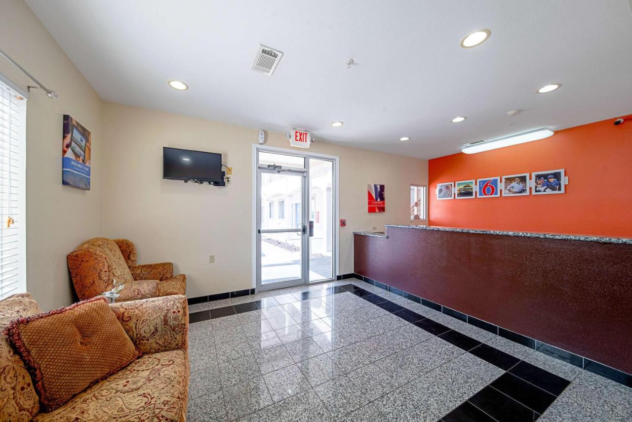 | Motel 6-Rhome, TX