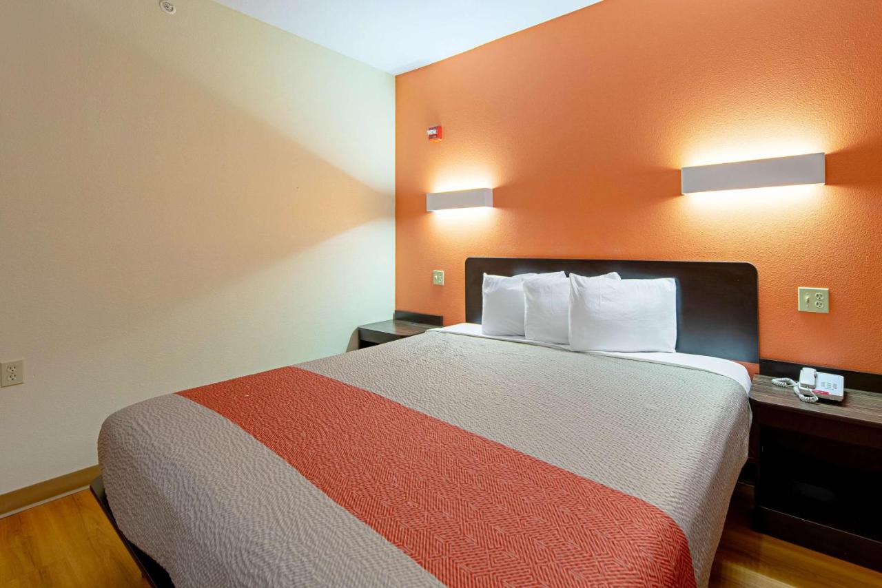 | Motel 6-Rhome, TX