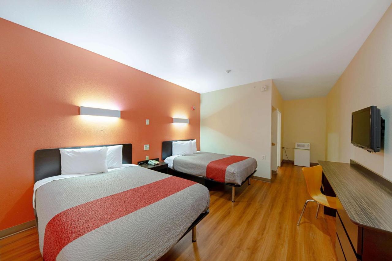 | Motel 6-Rhome, TX