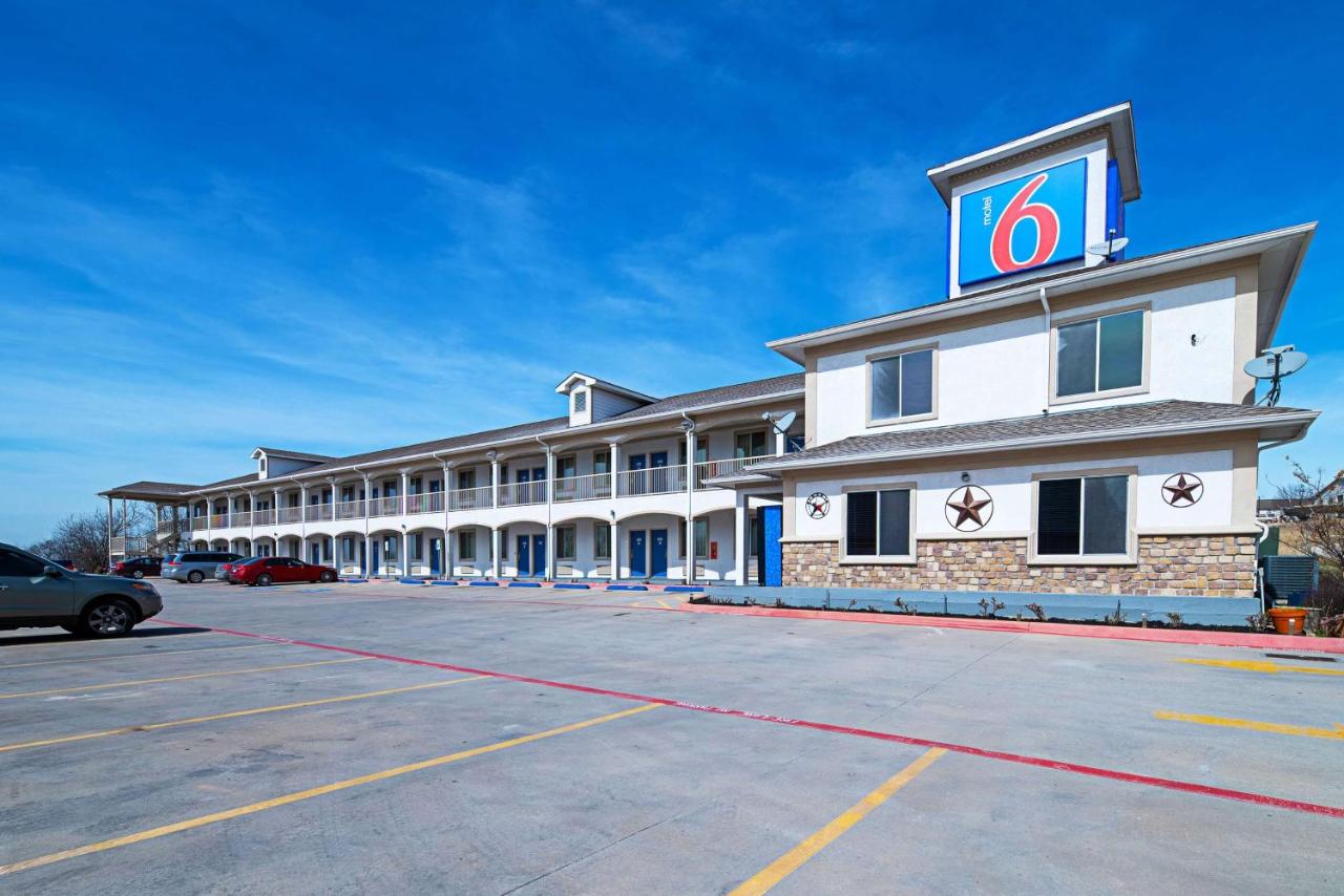 | Motel 6-Rhome, TX