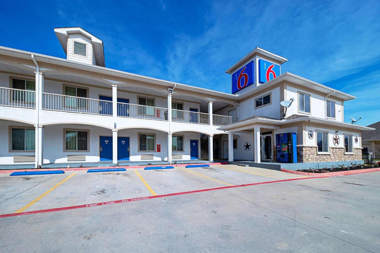 | Motel 6-Rhome, TX