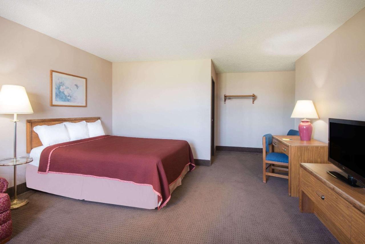  | Super 8 by Wyndham Abilene KS