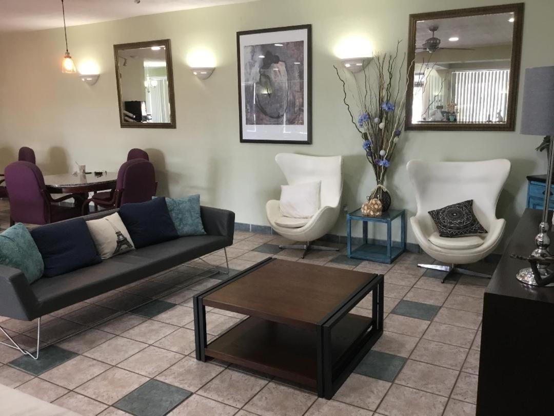 | Houston Inn and Suites