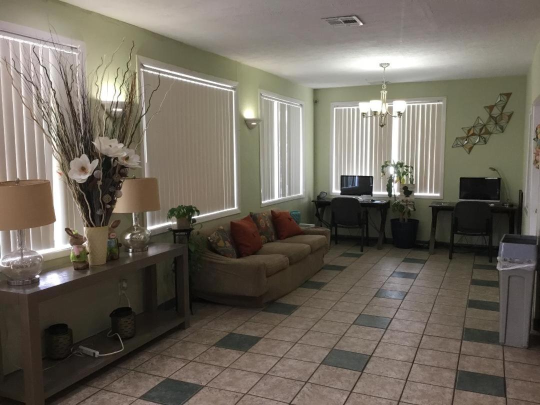 | Houston Inn and Suites
