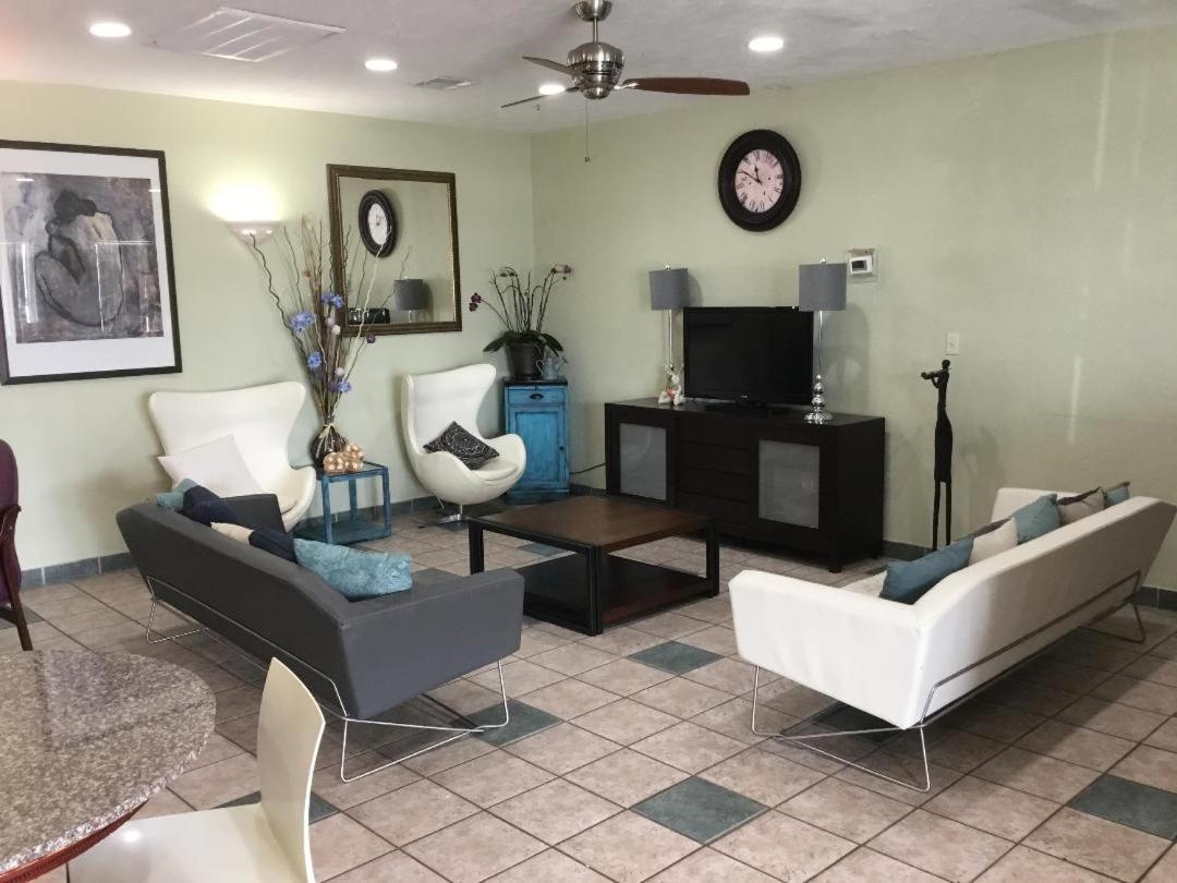| Houston Inn and Suites