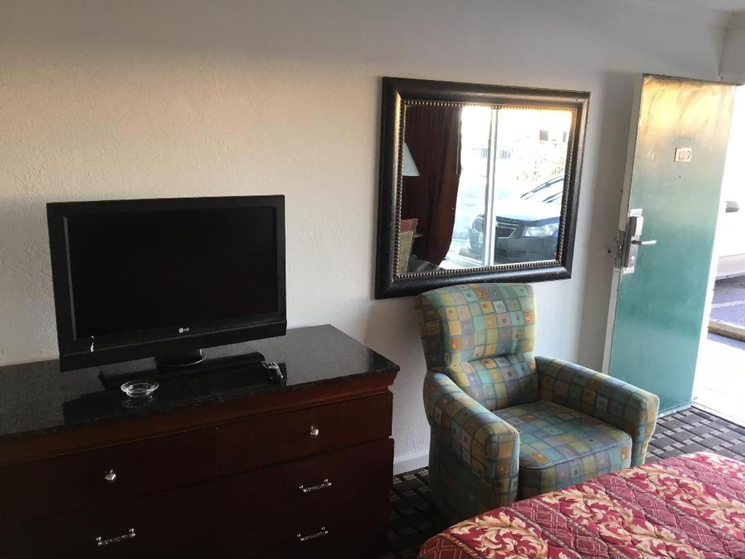 | Houston Inn and Suites