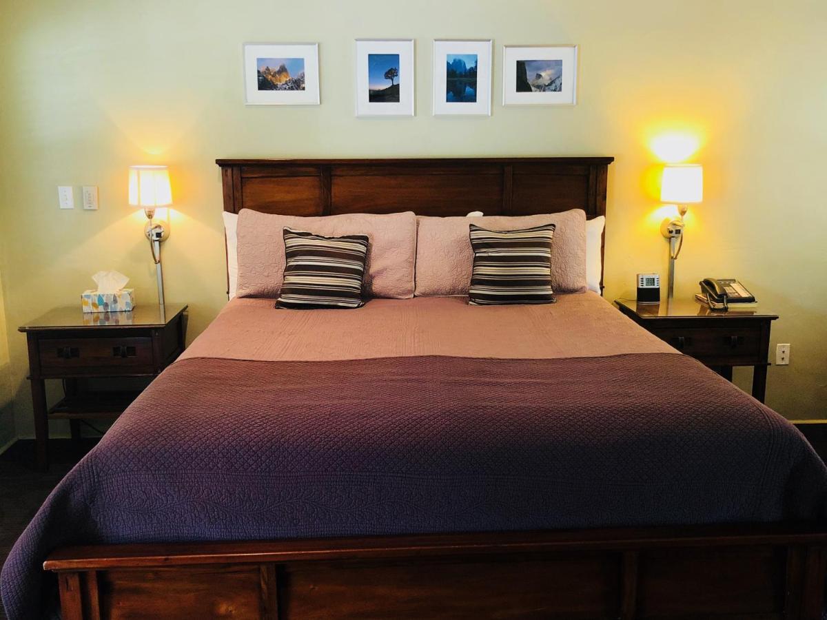  | Queen's Inn By The River