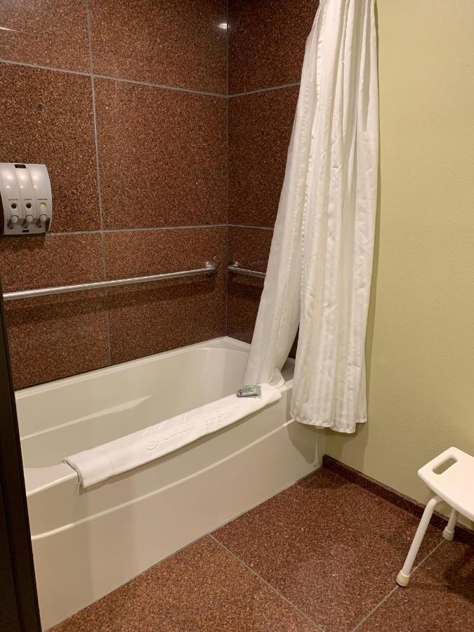 Queen Room with Sofa Bed - Disability Access/Non-Smoking at Best Western Snowcap Lodge