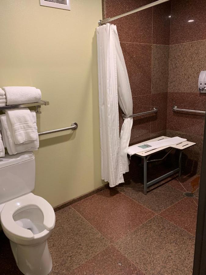 Queen Room with Two Queen Beds and Roll-In Shower- Mobility Access/Non-Smoking at Best Western Snowcap Lodge