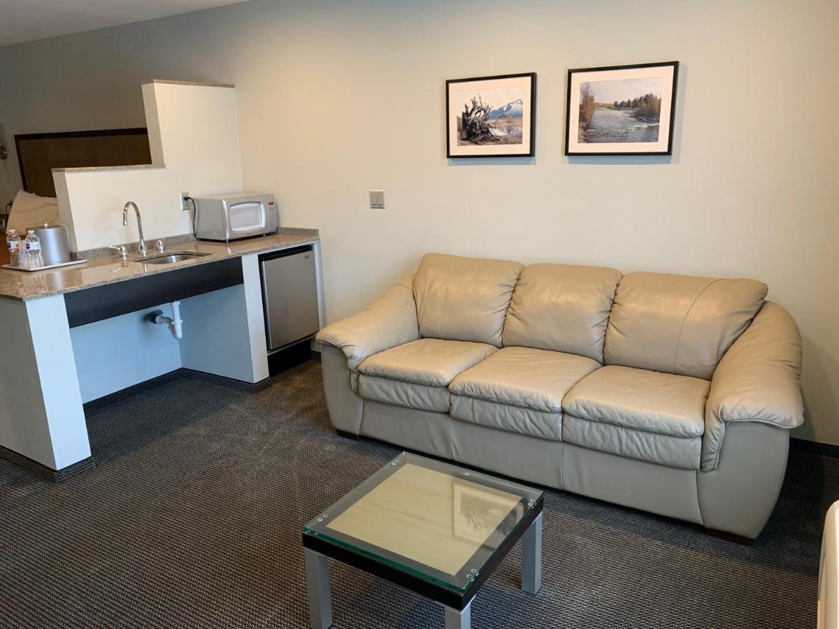 Deluxe King Suite with Sofa Bed- Non-Smoking at Best Western Snowcap Lodge