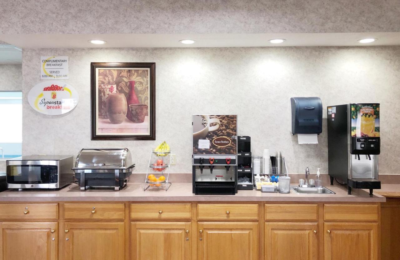 | Super 8 by Wyndham Three Rivers