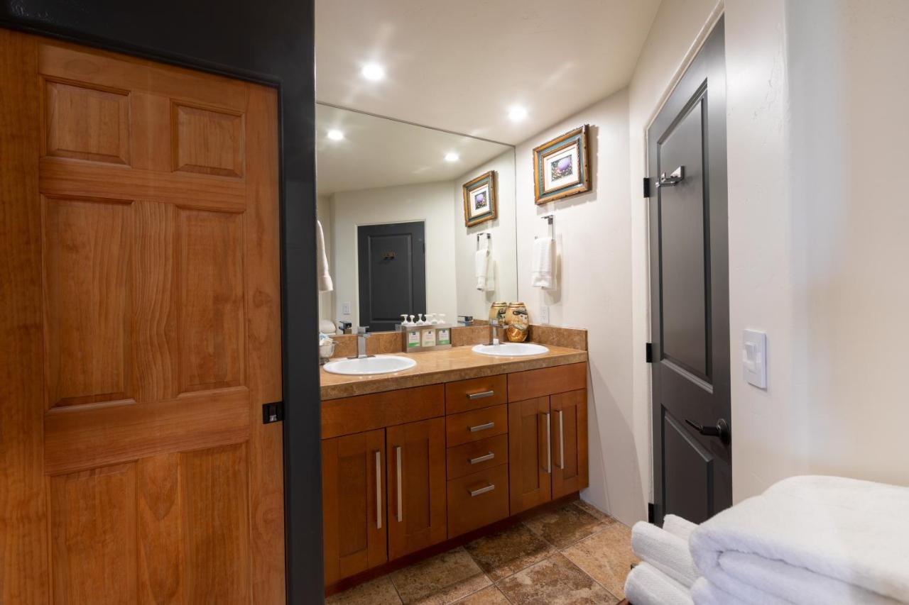 Suite with Mountain View at A Sunset Chateau
