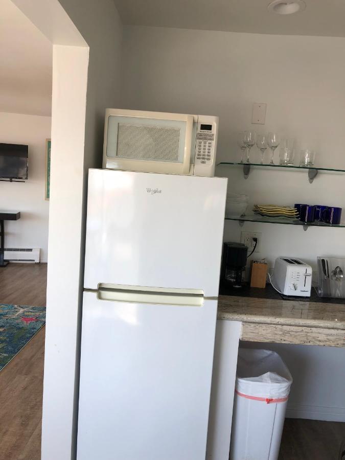 Deluxe One-Bedroom Suite - Ocean Front at Sea Horse Resort