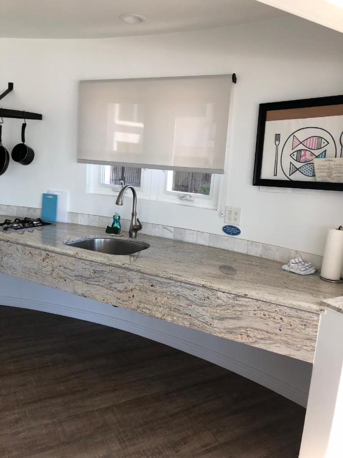 Deluxe One-Bedroom Suite - Ocean Front at Sea Horse Resort