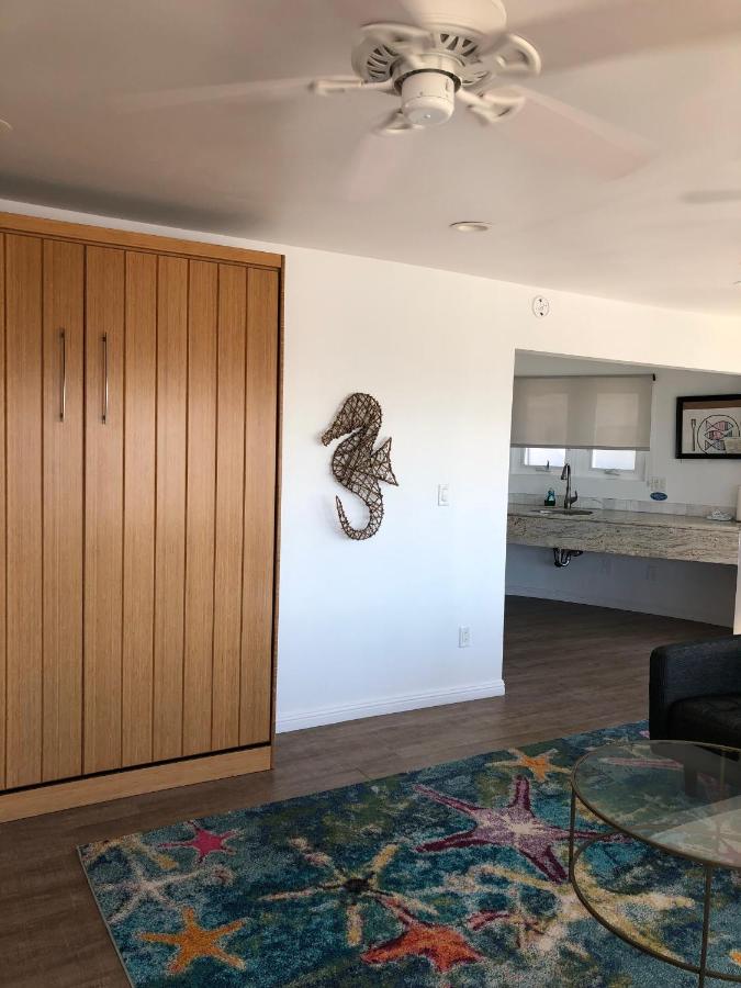 Deluxe One-Bedroom Suite - Ocean Front at Sea Horse Resort