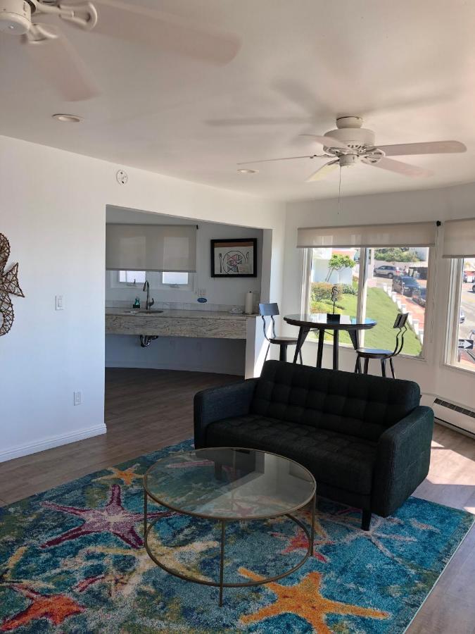 Deluxe One-Bedroom Suite - Ocean Front at Sea Horse Resort