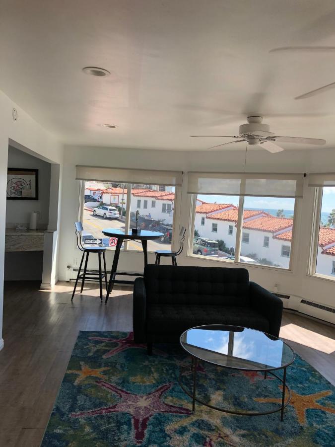 Deluxe One-Bedroom Suite - Ocean Front at Sea Horse Resort