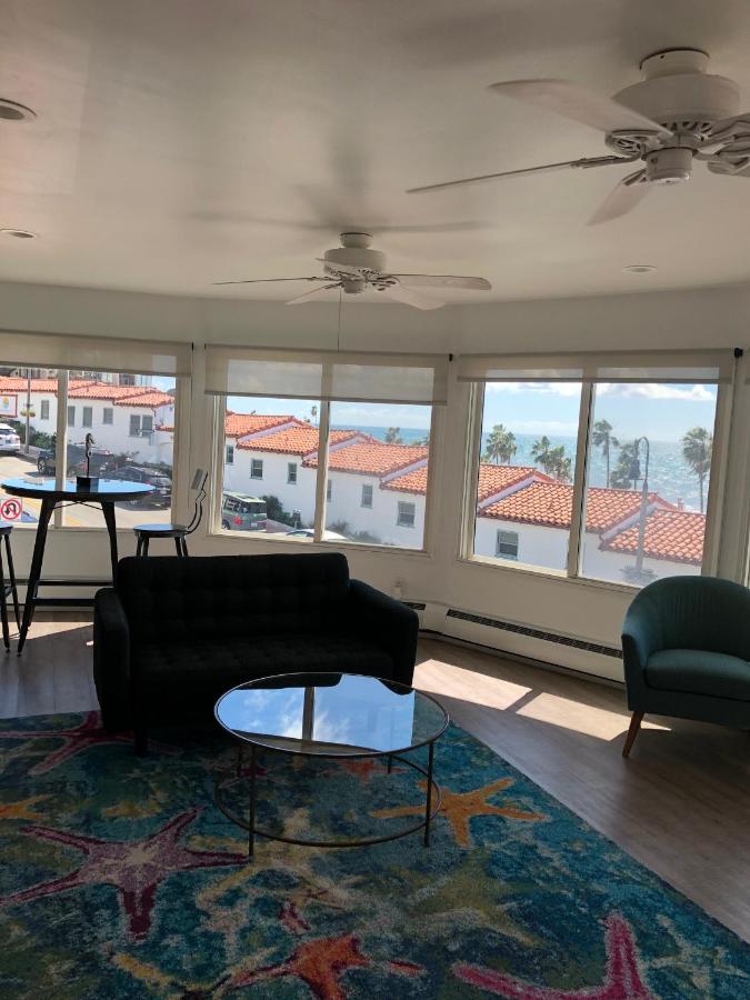 Deluxe One-Bedroom Suite - Ocean Front at Sea Horse Resort