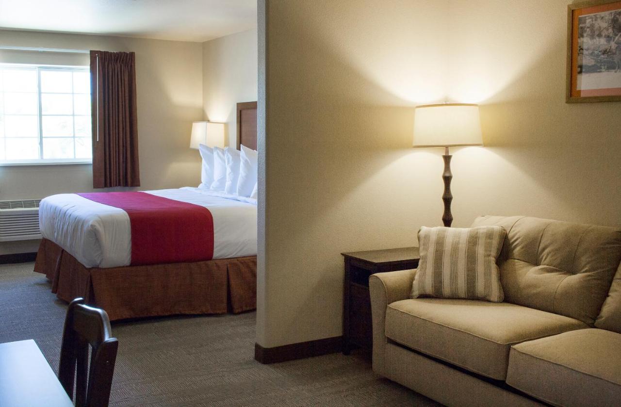 | Newcastle Lodge & Convention Center