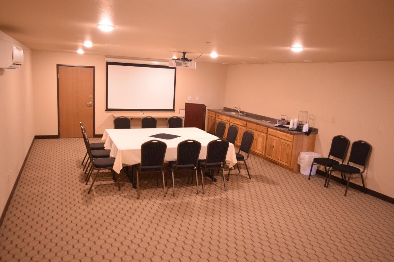 | Newcastle Lodge & Convention Center