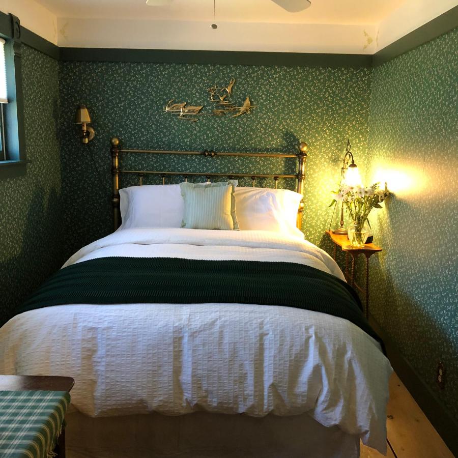 | Riverwind Inn Bed and Breakfast