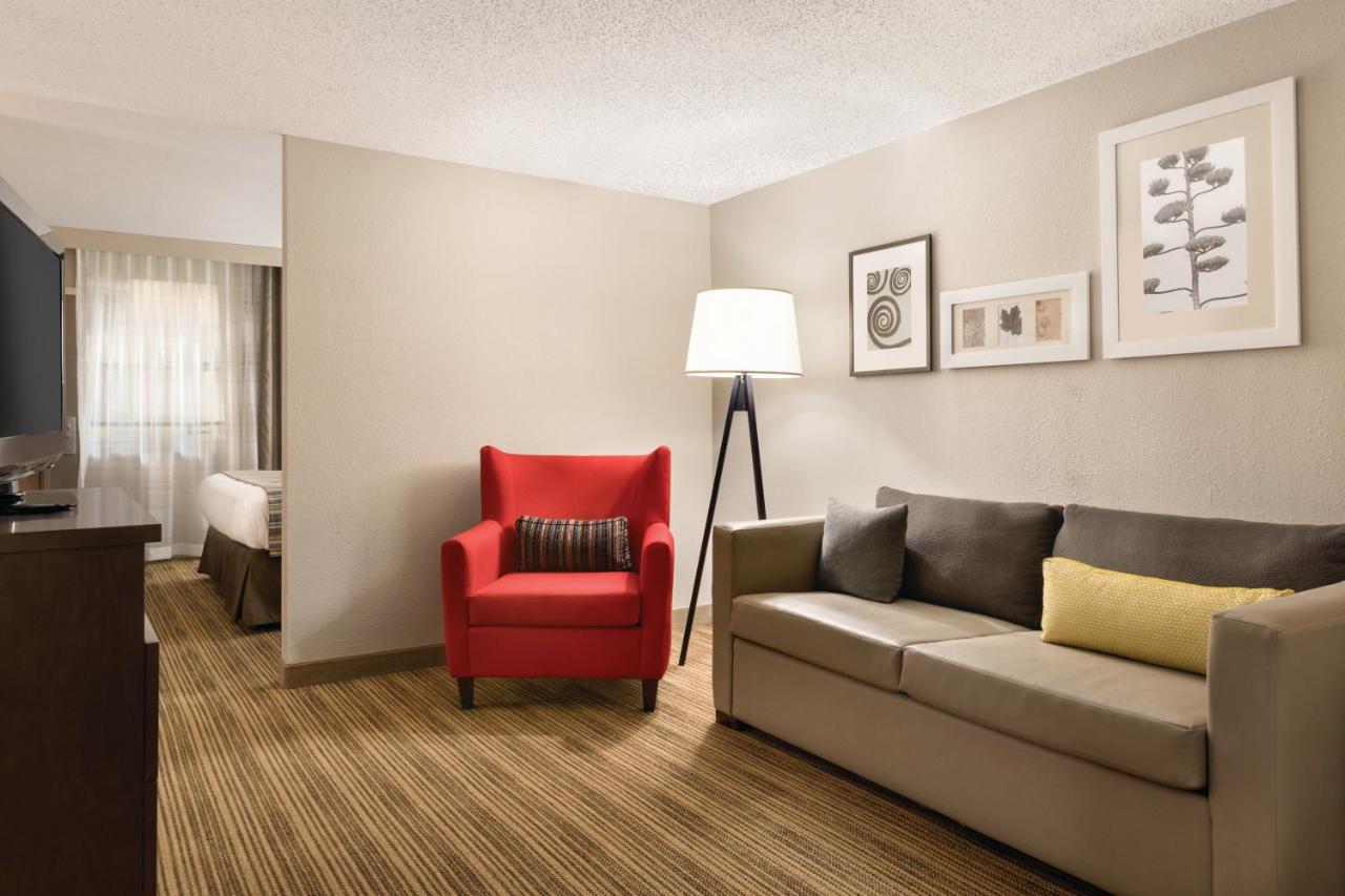 One-Bedroom King Suite with Pool View - Non-Smoking at Country Inn & Suites by Radisson, Fergus Falls, MN