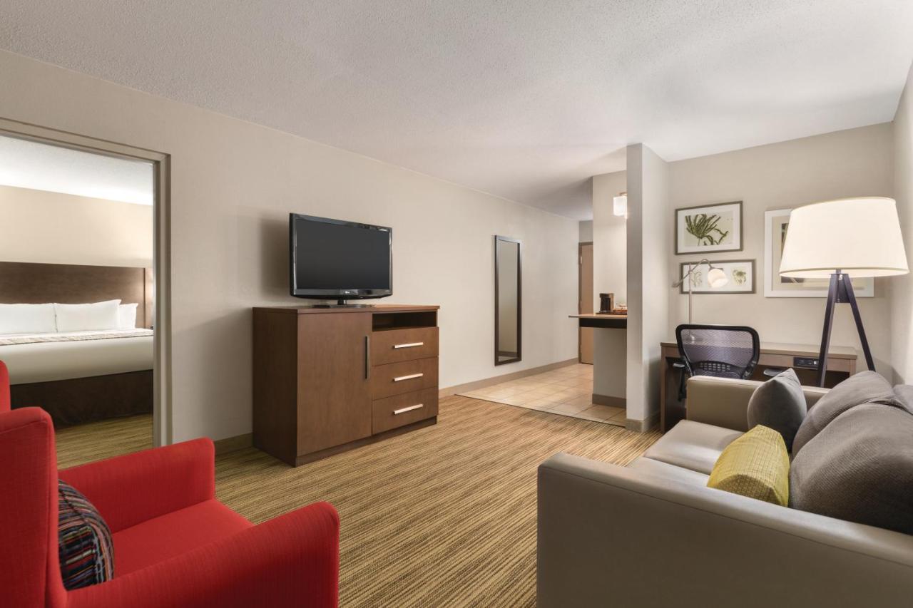One-Bedroom Suite at Country Inn & Suites by Radisson, Fergus Falls, MN