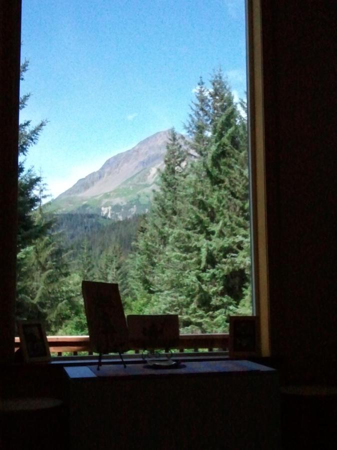  | Glacier Creek Lodging