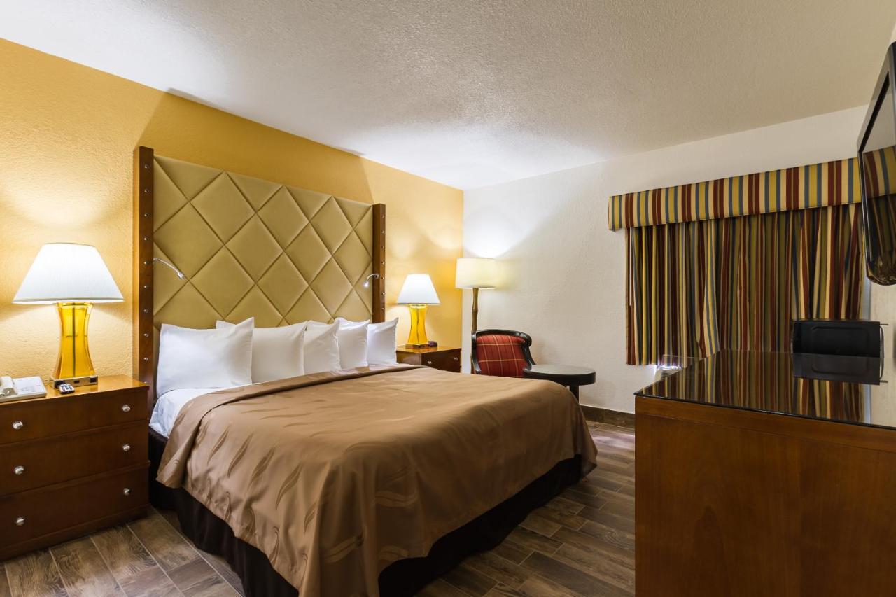 King Room with Bathtub - Disability Access/Non-Smoking - Exterior Corridor at Quality Inn Florida City - Gateway to the Keys