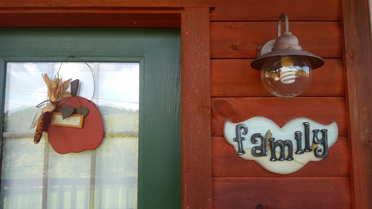  | Amish Blessings Cabins