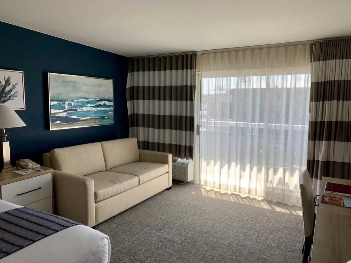 Deluxe Double Room with Balcony at Bay Club Hotel & Marina