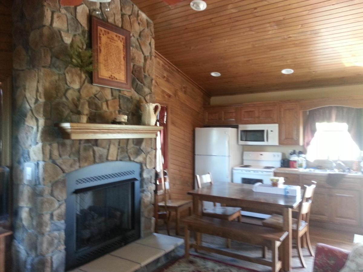  | Amish Blessings Cabins