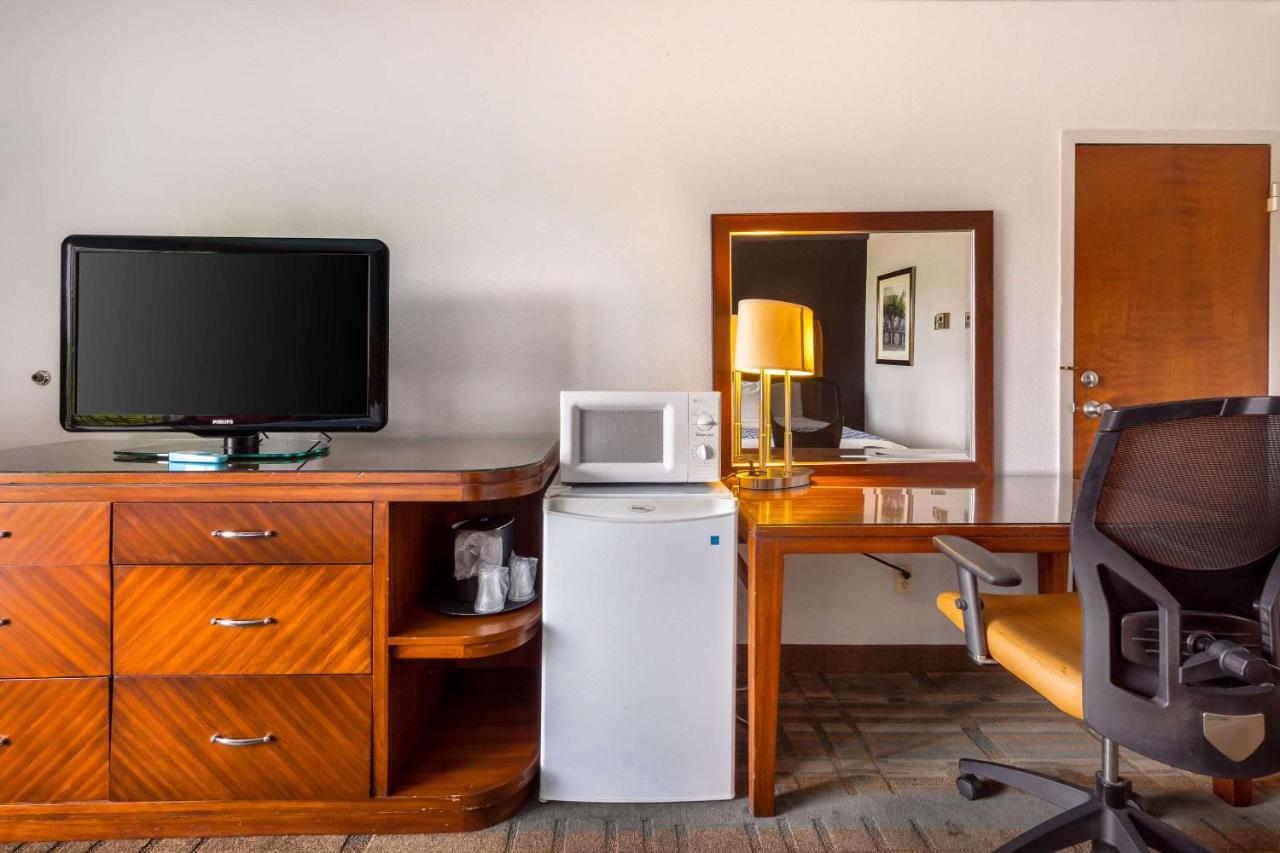 Queen Room with Two Queen Beds and Pool View - Non-Smoking at Econo Lodge Winter Haven Chain Of Lakes