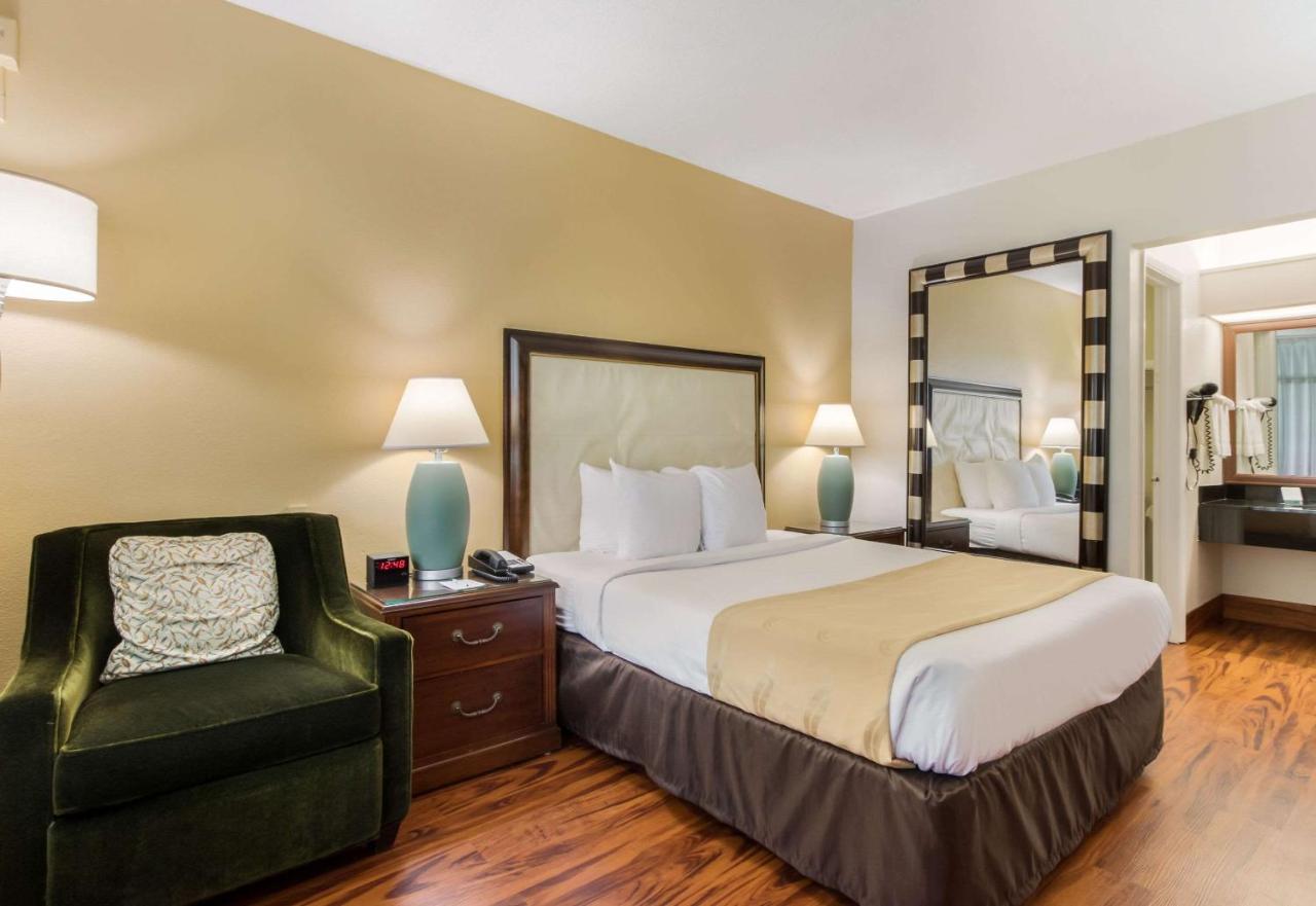 Queen Room - Non-Smoking at Boca By the Sea