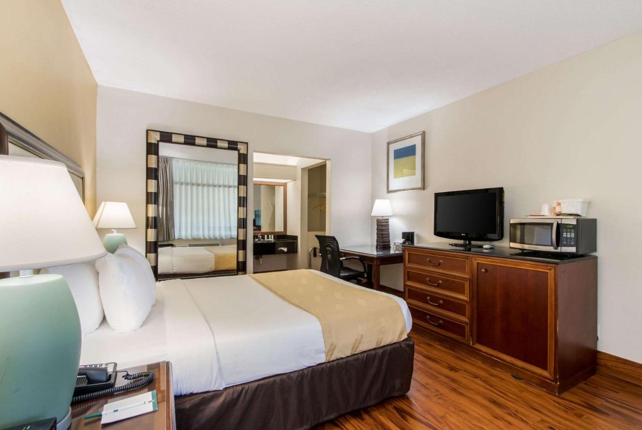 Queen Room - Non-Smoking at Boca By the Sea
