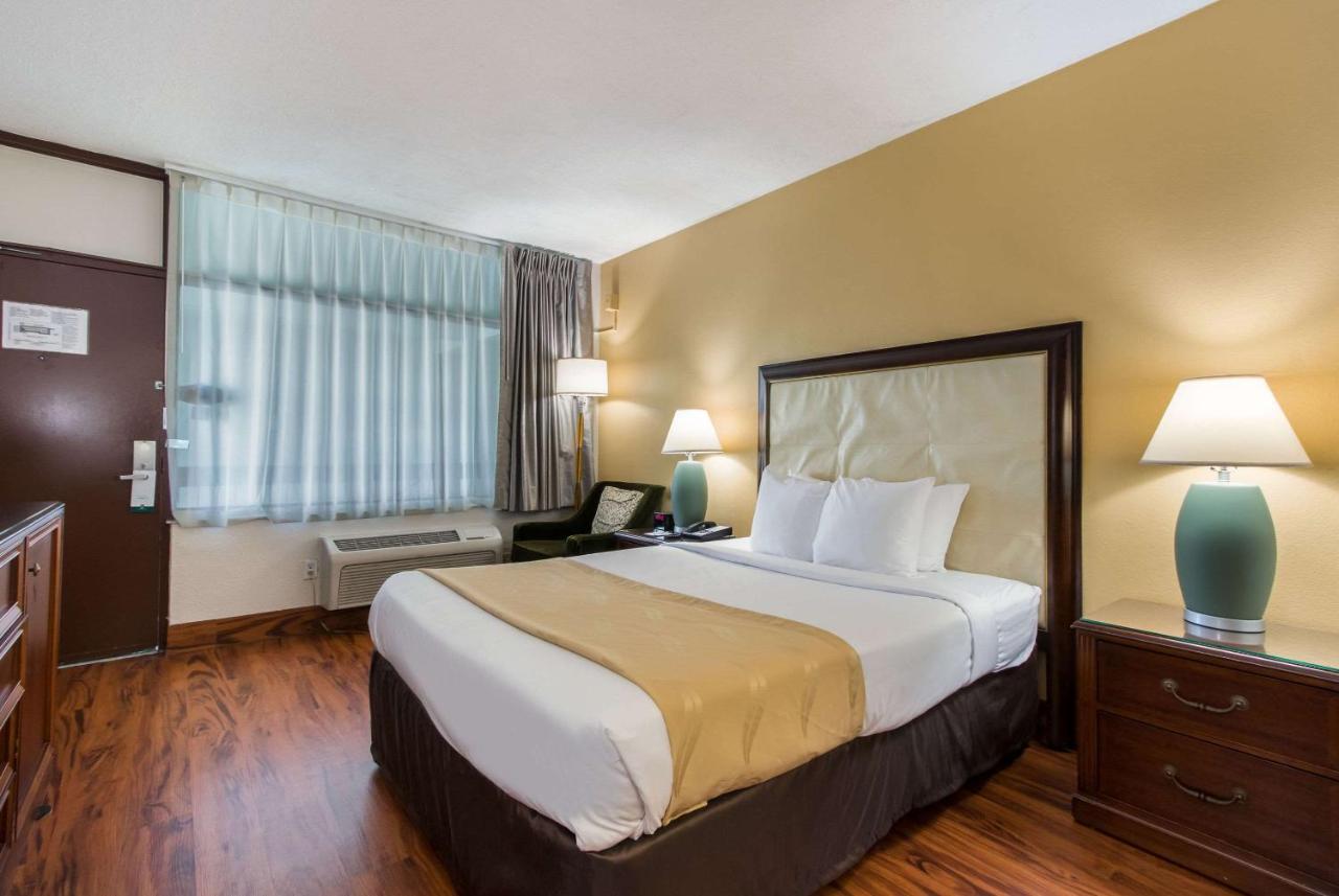 Queen Room - Non-Smoking at Boca By the Sea