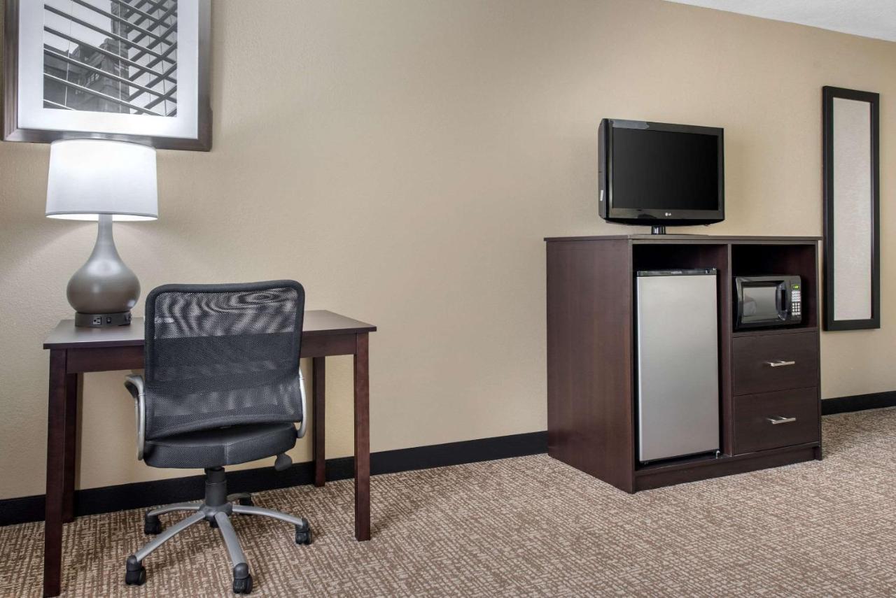 King Room - Non-Smoking at Quality Inn & Suites Lebanon I-65