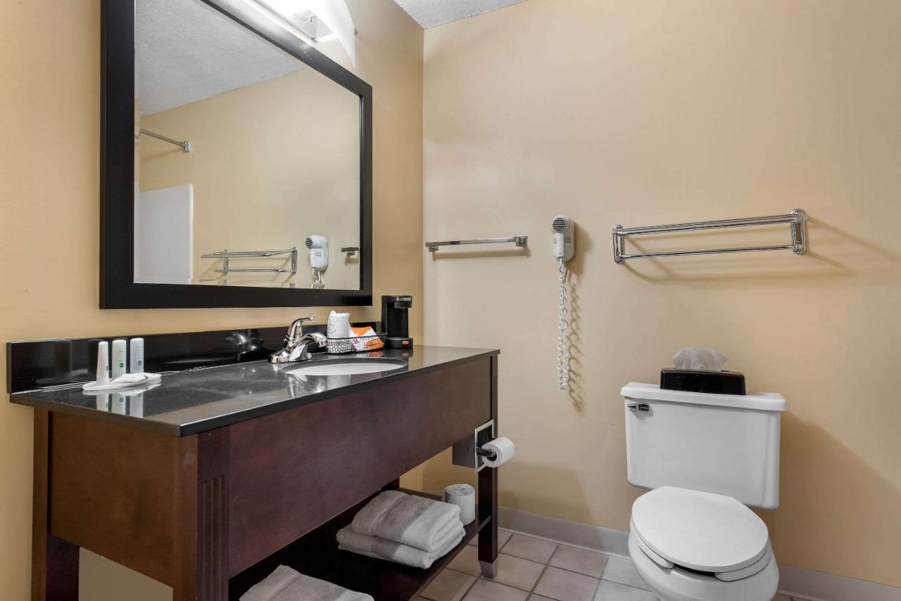 King Room - Non-Smoking at Quality Inn & Suites Lebanon I-65