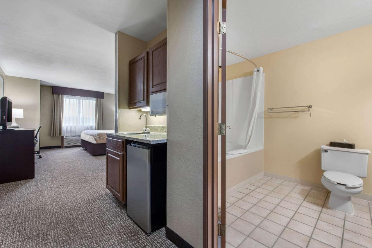King Suite with Sofa Bed - Non-Smoking at Quality Inn & Suites Lebanon I-65