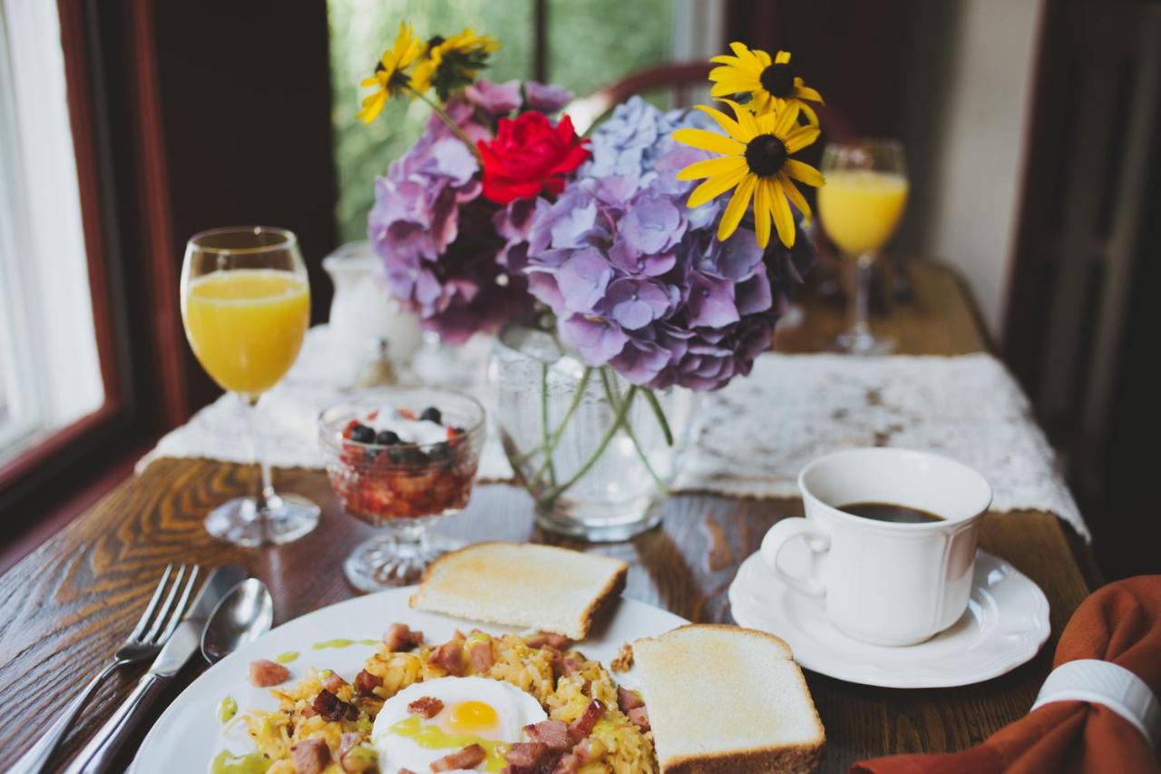 | Riverwind Inn Bed and Breakfast