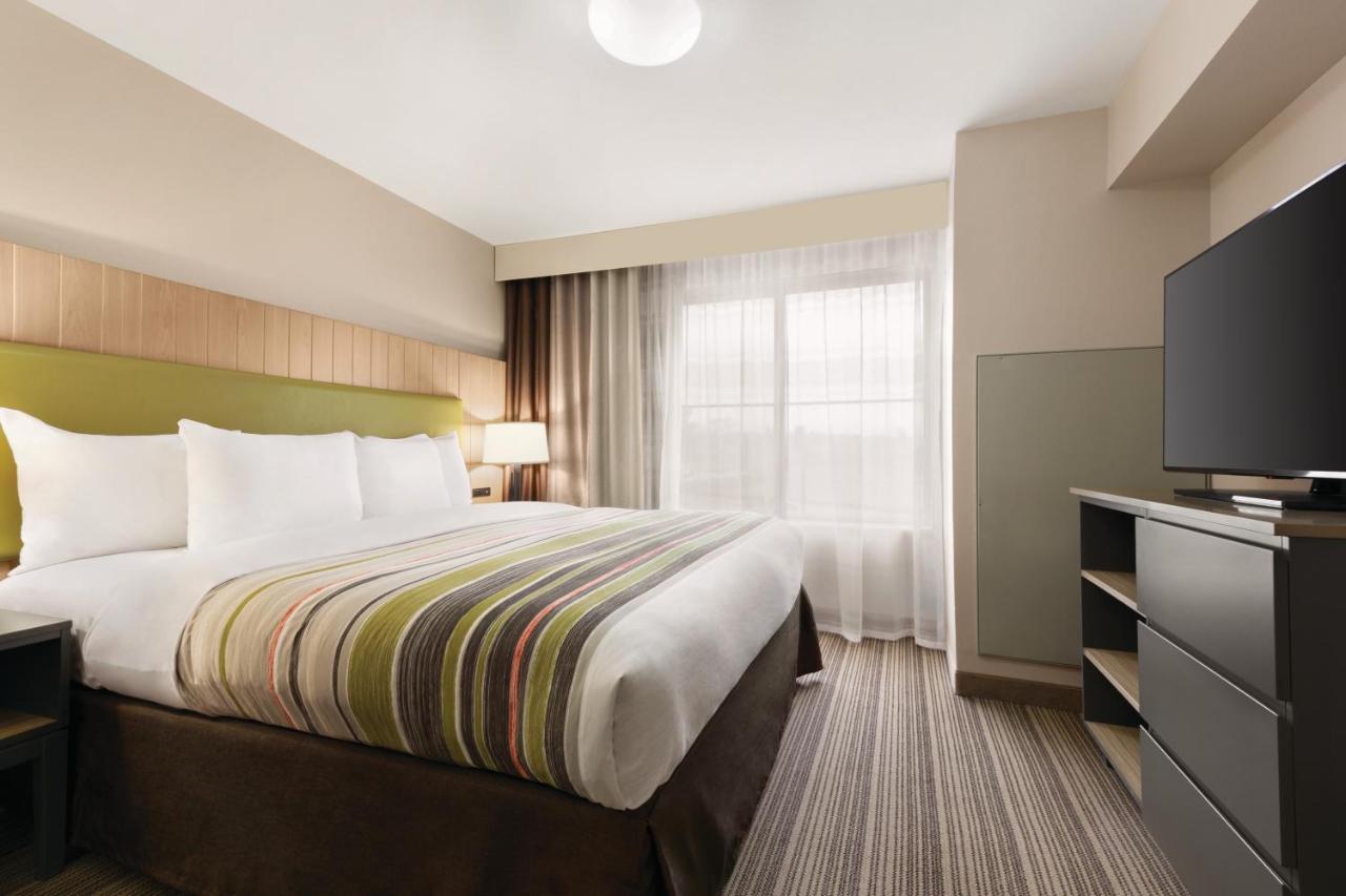 King Guest Room with Wheelchair Access  - Non-Smoking at Country Inn & Suites by Radisson, Wytheville, VA