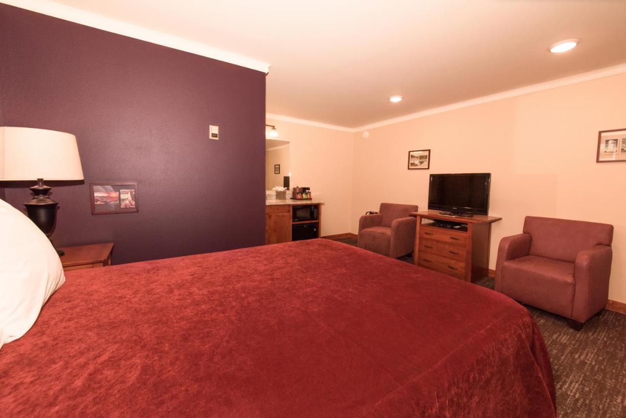  | The Maxwell Inn