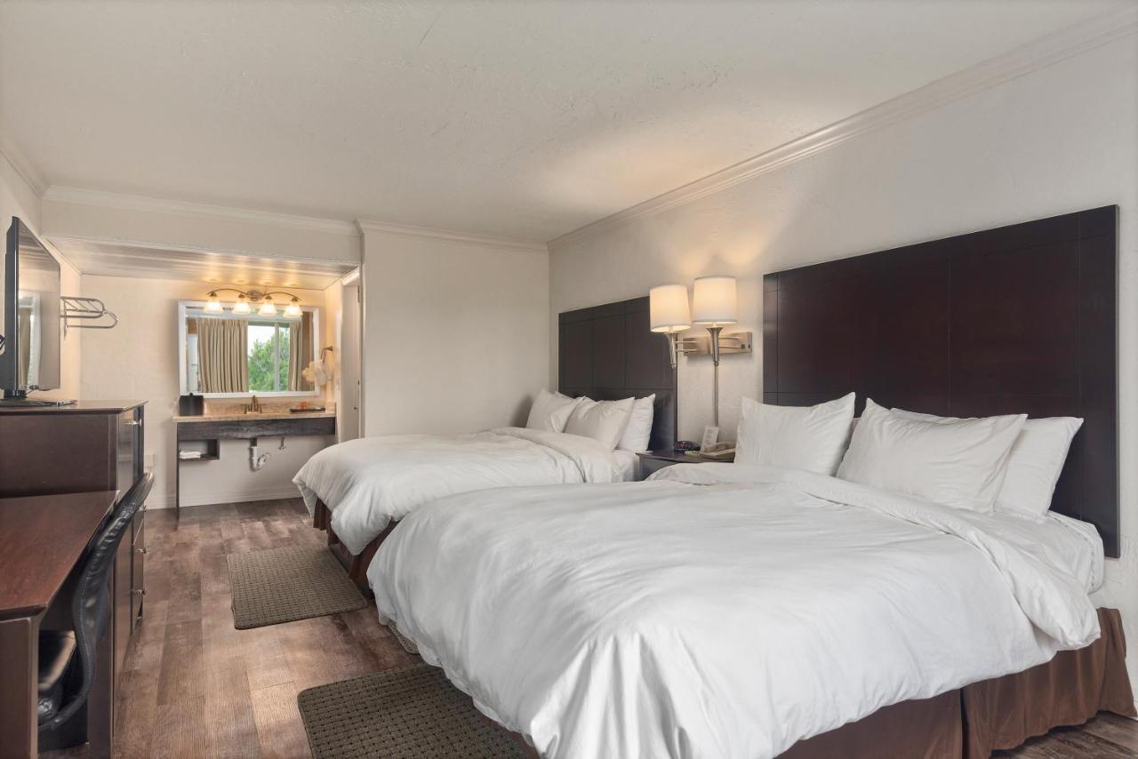| Fairway Inn